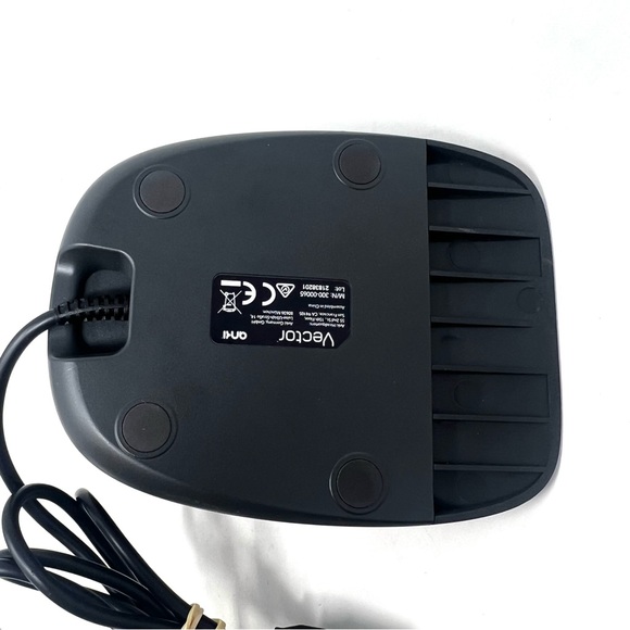 Anki Vector Robot With Charger & Cube Purple Eyes AS IS For Parts Or Repair Read - Picture 4 of 13